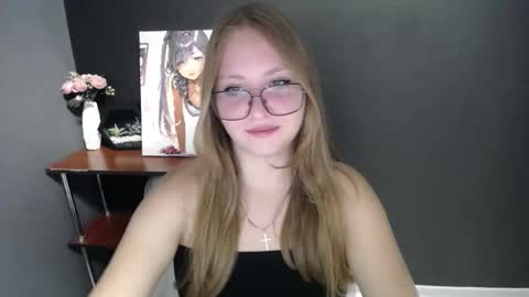 Snapshot of cute_minx chatting on 09-18-25, 06:37 Veronica online show from 09-18-25, 06:37