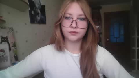 Snapshot of cute_minx chatting on 10-01-25, 09:04 Veronica online show from 10-01-25, 09:04