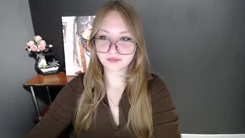 Snapshot of cute_minx chatting on 10-14-25, 06:36 Veronica online show from 10-14-25, 06:36