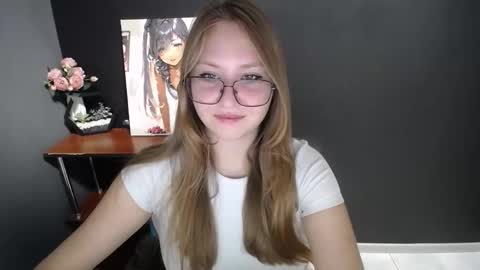 Snapshot of cute_minx chatting on 10-16-25, 07:53 Veronica online show from 10-16-25, 07:53