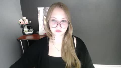 Snapshot of cute_minx chatting on 10-21-25, 06:25 Veronica online show from 10-21-25, 06:25