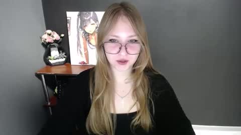 Snapshot of cute_minx chatting on 10-29-25, 08:49 Veronica online show from 10-29-25, 08:49