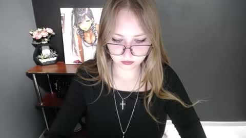 Snapshot of cute_minx chatting on 10-31-25, 08:48 Veronica online show from 10-31-25, 08:48