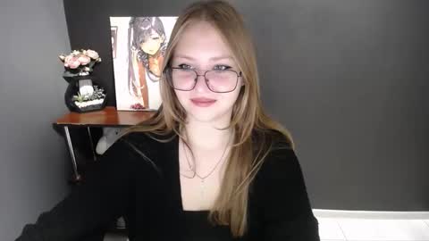 Snapshot of cute_minx chatting on 11-04-25, 07:40 Veronica online show from 11-04-25, 07:40