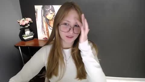 Snapshot of cute_minx chatting on 11-17-25, 07:36 Veronica online show from 11-17-25, 07:36