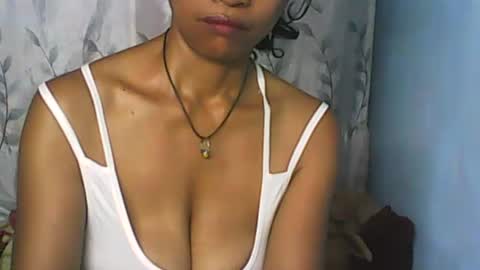 Snapshot of cute_moll chatting on 02-16-25, 12:43 murielle online show from 02-16-25, 12:43