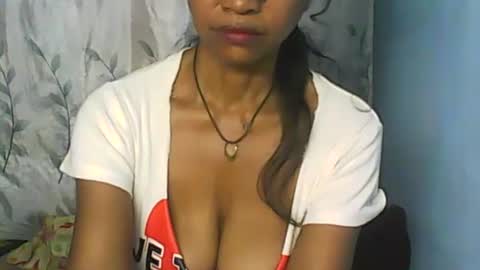 Snapshot of cute_moll chatting on 02-20-25, 12:25 murielle online show from 02-20-25, 12:25