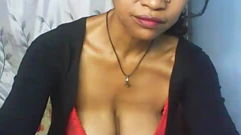 Snapshot of cute_moll chatting on 02-25-25, 06:14 murielle online show from 02-25-25, 06:14