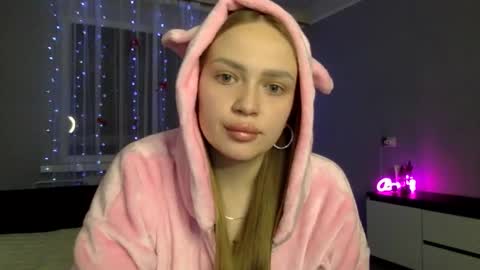 Snapshot of cute_shy06 chatting on 12-14-25, 07:51 cute_shy06 online show from 12-14-25, 07:51