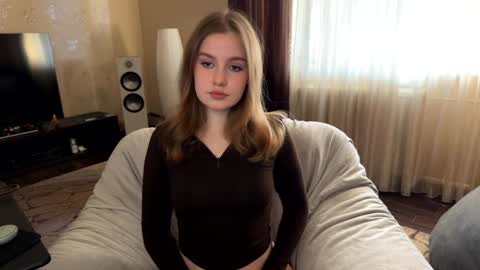 Snapshot of cute_siberian_girl chatting on 03-10-25, 05:00 Ksenya online show from 03-10-25, 05:00