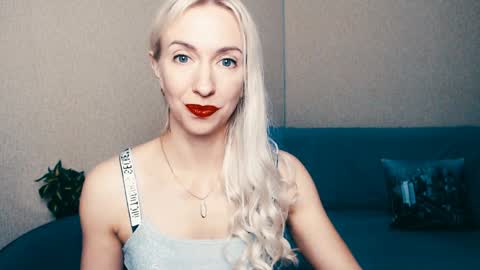 Snapshot of cute_smile_shy chatting on 12-28-24, 05:35 cute_smile_shy online show from 12-28-24, 05:35