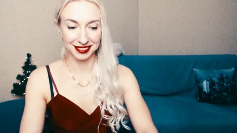 Snapshot of cute_smile_shy chatting on 01-06-25, 01:20 cute_smile_shy online show from 01-06-25, 01:20