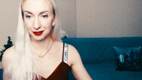 Snapshot of cute_smile_shy chatting on 01-07-25, 10:19 cute_smile_shy online show from 01-07-25, 10:19