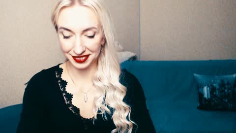 Snapshot of cute_smile_shy chatting on 01-11-25, 12:33 cute_smile_shy online show from 01-11-25, 12:33