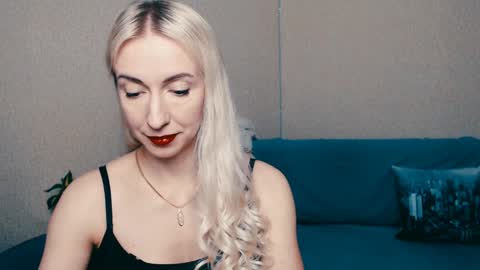 Snapshot of cute_smile_shy chatting on 01-21-25, 07:17 cute_smile_shy online show from 01-21-25, 07:17