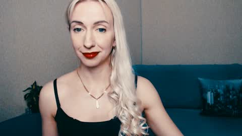 Snapshot of cute_smile_shy chatting on 01-21-25, 10:19 cute_smile_shy online show from 01-21-25, 10:19