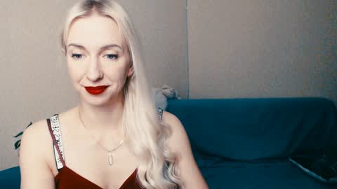 Snapshot of cute_smile_shy chatting on 01-25-25, 06:12 cute_smile_shy online show from 01-25-25, 06:12