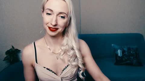 Snapshot of cute_smile_shy chatting on 02-13-25, 11:15 cute_smile_shy online show from 02-13-25, 11:15