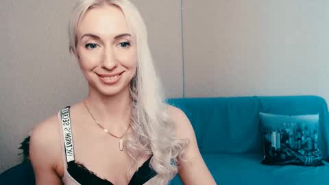 Snapshot of cute_smile_shy chatting on 02-23-25, 11:22 cute_smile_shy online show from 02-23-25, 11:22