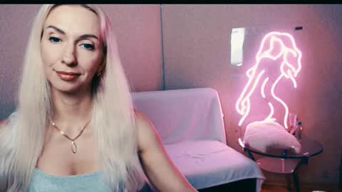 Snapshot of cute_smile_shy chatting on 09-16-25, 06:31 cute_smile_shy online show from 09-16-25, 06:31