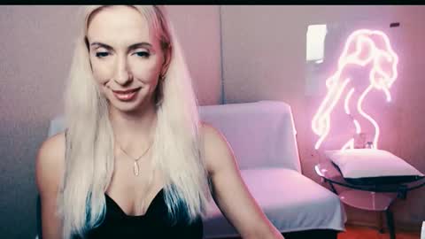 Snapshot of cute_smile_shy chatting on 09-19-25, 07:47 cute_smile_shy online show from 09-19-25, 07:47