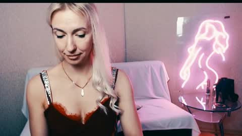 Snapshot of cute_smile_shy chatting on 09-28-25, 08:52 cute_smile_shy online show from 09-28-25, 08:52