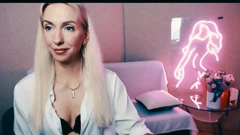 Snapshot of cute_smile_shy chatting on 10-02-25, 08:27 cute_smile_shy online show from 10-02-25, 08:27