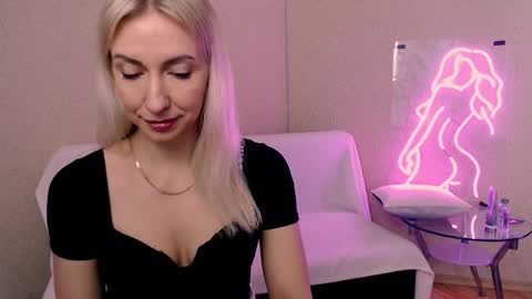 Snapshot of cute_smile_shy chatting on 01-18-26, 11:47 cute_smile_shy online show from 01-18-26, 11:47