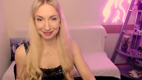 Snapshot of cute_smile_shy chatting on 02-14-26, 11:01 cute_smile_shy online show from 02-14-26, 11:01