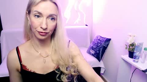 cute_smile_shy online show from 04-21-26, 08:01