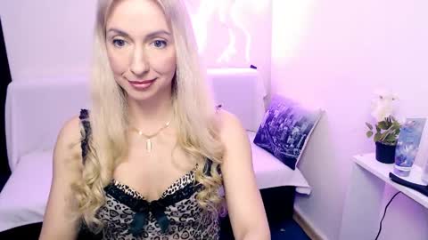 cute_smile_shy online show from 04-23-26, 08:22