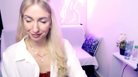 cute_smile_shy online show from 04-25-26, 09:01