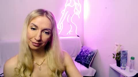 cute_smile_shy online show from 04-26-26, 09:07