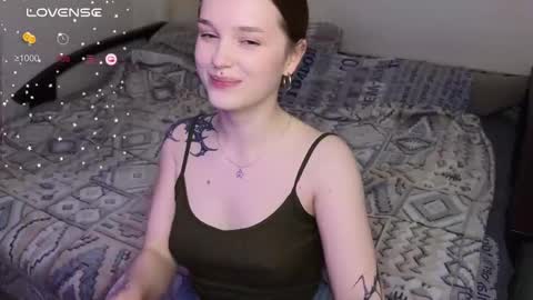 Snapshot of cute_summer_breathe chatting on 05-03-26, 06:03 Sue online show from 05-03-26, 06:03