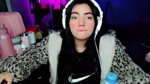 Snapshot of cuteambervi chatting on 12-06-24, 12:45 Princess Amber online show from 12-06-24, 12:45