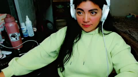 Snapshot of cuteambervi chatting on 02-02-25, 02:59 Princess Amber online show from 02-02-25, 02:59