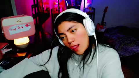 Snapshot of cuteambervi chatting on 02-04-25, 12:29 Princess Amber online show from 02-04-25, 12:29