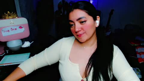 Snapshot of cuteambervi chatting on 02-06-25, 10:53 Princess Amber online show from 02-06-25, 10:53