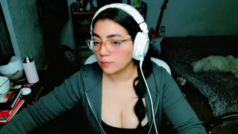 Snapshot of cuteambervi chatting on 02-09-25, 11:15 Princess Amber online show from 02-09-25, 11:15