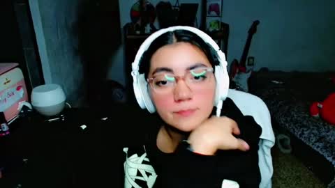 Snapshot of cuteambervi chatting on 02-10-25, 11:13 Princess Amber online show from 02-10-25, 11:13