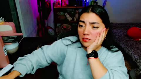 Snapshot of cuteambervi chatting on 03-04-25, 01:45 Princess Amber online show from 03-04-25, 01:45