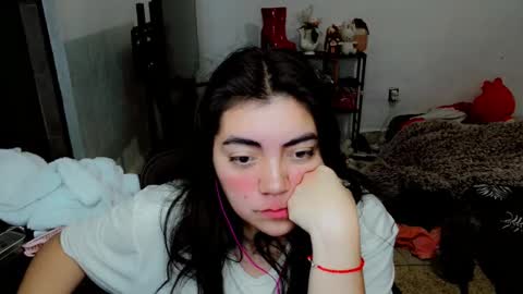 Snapshot of cuteambervi chatting on 10-13-25, 02:11 Princess Amber online show from 10-13-25, 02:11