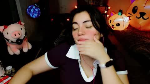 Snapshot of cuteambervi chatting on 10-20-25, 12:44 Princess Amber online show from 10-20-25, 12:44