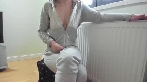 Snapshot of cuteangelx chatting on 03-03-25, 07:32 Anne-Marie  online show from 03-03-25, 07:32