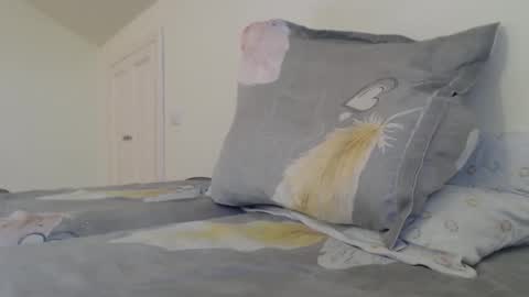 Snapshot of cuteangelx chatting on 10-09-25, 10:35 Anne-Marie  online show from 10-09-25, 10:35