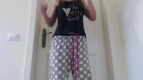 Snapshot of cuteangelx chatting on 10-18-25, 09:10 Anne-Marie  online show from 10-18-25, 09:10