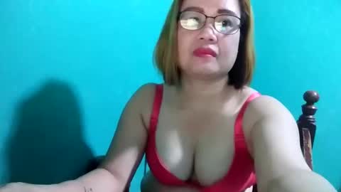 Snapshot of cutechey06 chatting on 01-12-25, 12:18 Sky online show from 01-12-25, 12:18