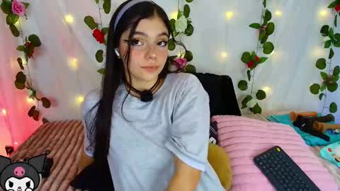 Snapshot of cutee_andrea chatting on 10-31-25, 02:45 Andrea 3 online show from 10-31-25, 02:45