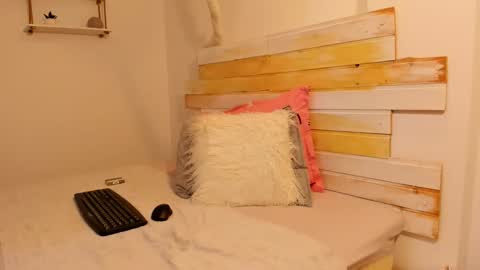 Snapshot of cuteeliza1 chatting on 10-22-25, 07:08 cuteeliza1 online show from 10-22-25, 07:08