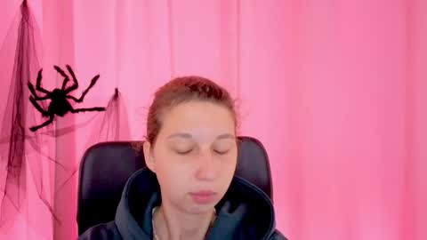 Elli online show from 11-12-25, 10:48